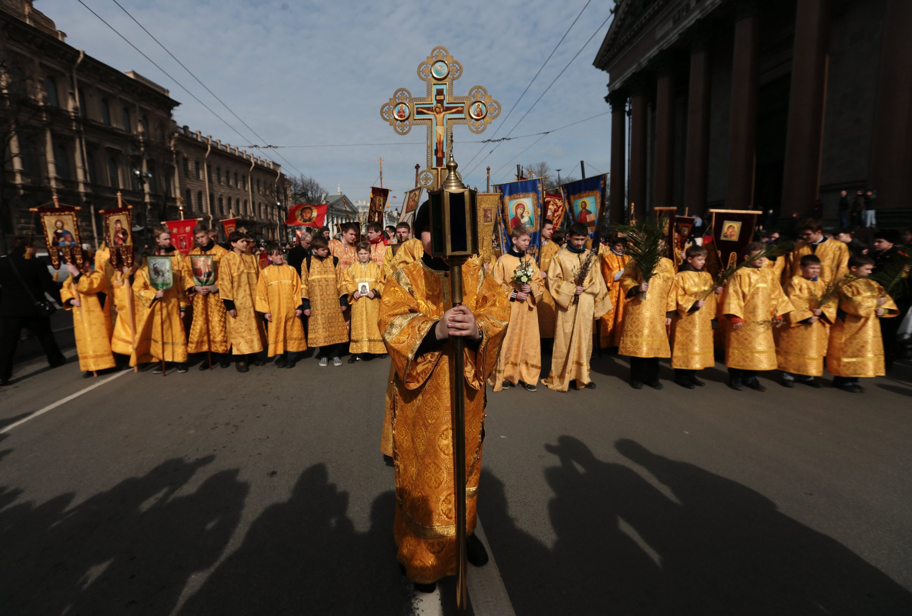 История крестных ходов. Храм Христа Спасителя в Москве крестный ход. Великорецкий крестный ход. Крестный ход Пасха православная.